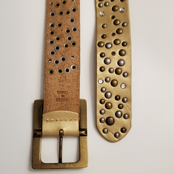 Medium Gold Riveted/Studded Thick Leather Belt 32" to 36" - Picture 10 of 14